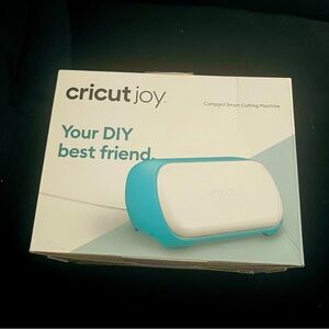 NEW Cricut 2007813 Joy Ultra-compact Smart Cutting Machine Bundle